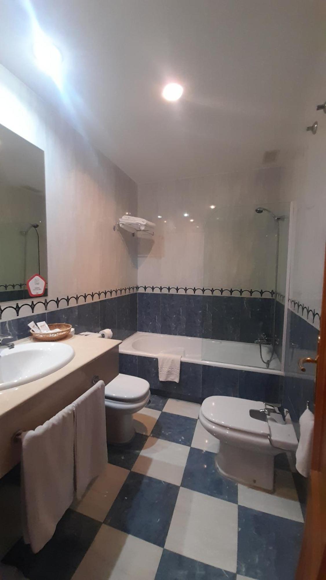 Hotel Las Moreras Леон Екстериор снимка